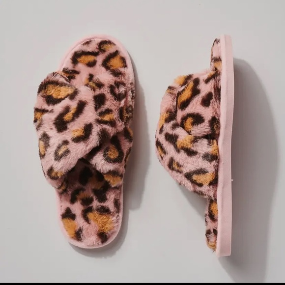 Shoes - Blush Leopard Cross Strap Slippers